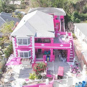 Da Pink And White Palace
